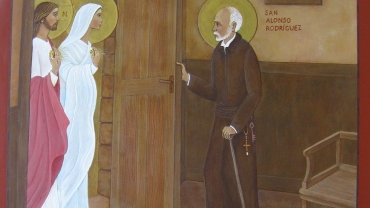 Sant Alnso Rodriguez acollint Jesús i Maria  a la porta