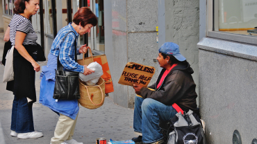 Assistint a un indigent